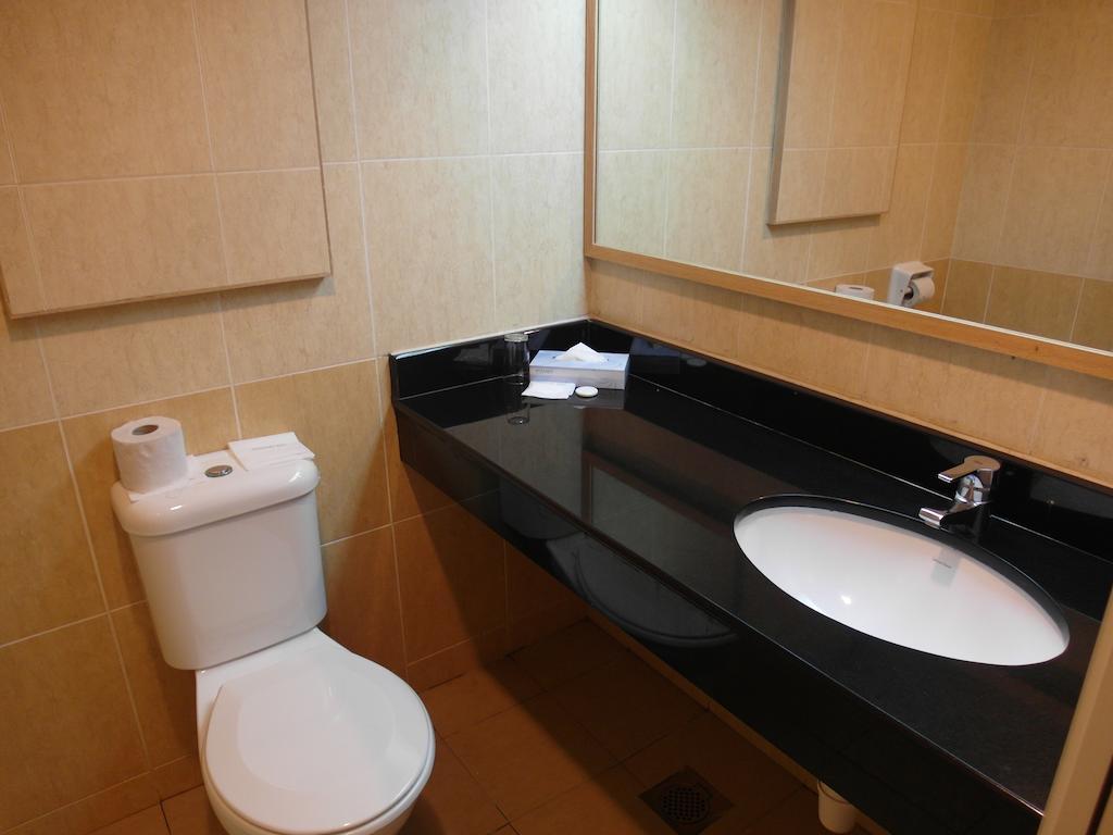 Mandarin Pacific Hotel Куала-Лумпур Номер фото